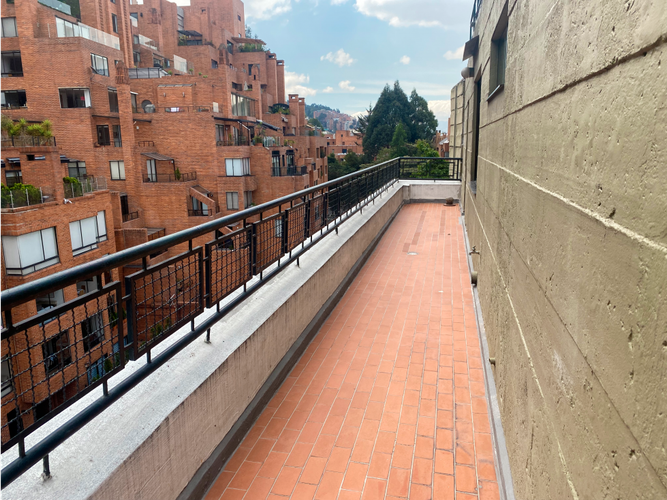 Apartamento de 4 alcobas en venta en Los Rosales, Bogotá, 220 m² · foto 14 de 24