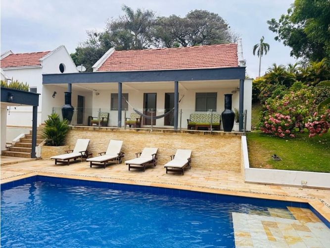 Casa de 4 alcobas en venta en Las Palmas, Ricaurte, 227 m² · foto 2 de 24