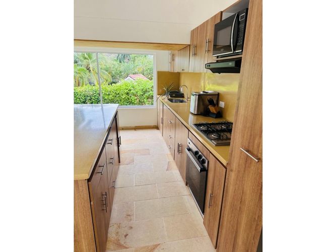 Casa de 4 alcobas en venta en Las Palmas, Ricaurte, 227 m² · foto 10 de 24