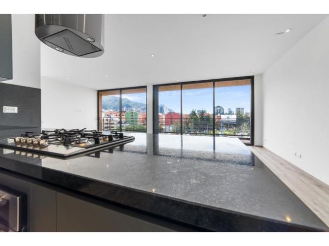 Apartamento de 2 alcobas en venta en Santa Paula, Bogotá, 158 m² · foto 2 de 13