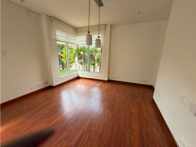 Casa de 3 alcobas en venta en La Castellana, Armenia, 327 m² · foto 3 de 24