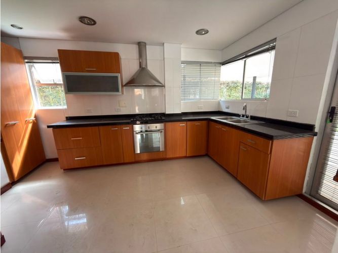 Casa de 3 alcobas en venta en La Castellana, Armenia, 327 m² · foto 4 de 24
