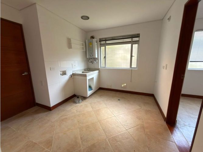 Casa de 3 alcobas en venta en La Castellana, Armenia, 327 m² · foto 5 de 24