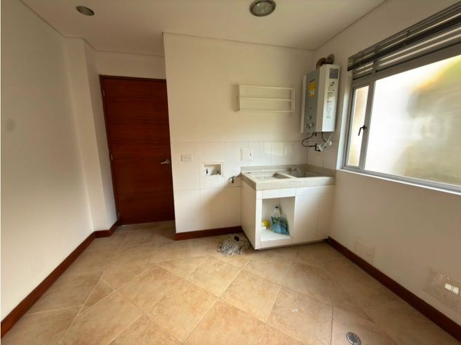 Casa de 3 alcobas en venta en La Castellana, Armenia, 327 m² · foto 8 de 24