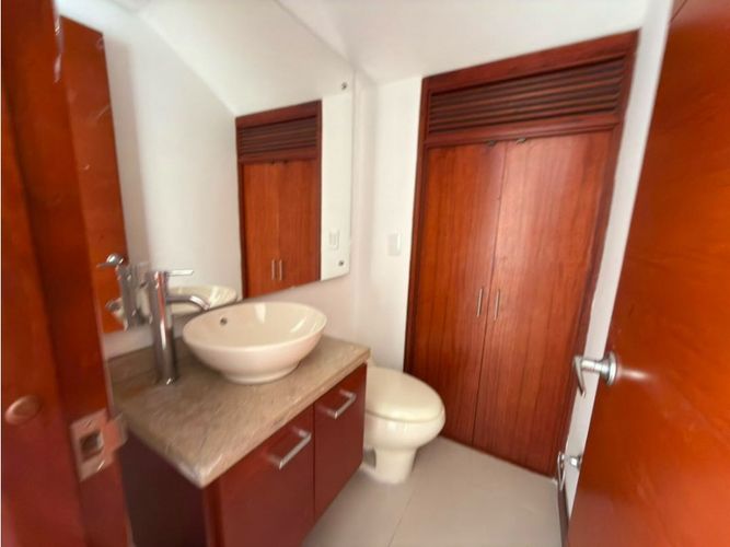 Casa de 3 alcobas en venta en La Castellana, Armenia, 327 m² · foto 10 de 24