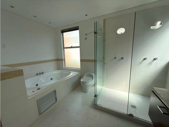 Casa de 3 alcobas en venta en La Castellana, Armenia, 327 m² · foto 24 de 24