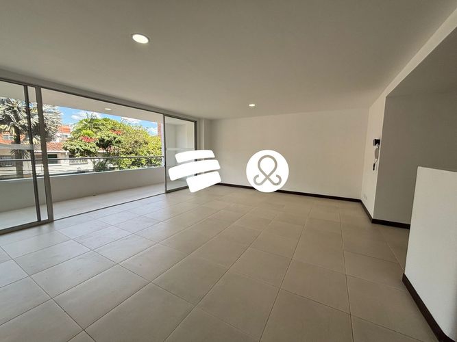 Apartamento de 3 alcobas en venta en Laureles, Medellín, 143 m² · foto 2 de 19