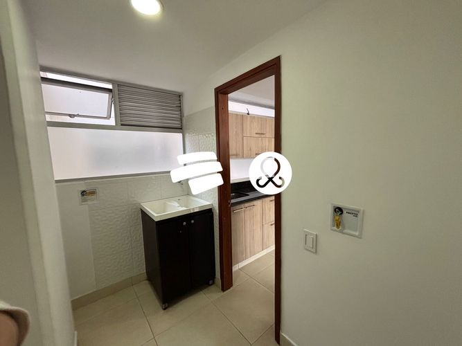 Apartamento de 3 alcobas en venta en Laureles, Medellín, 143 m² · foto 8 de 19