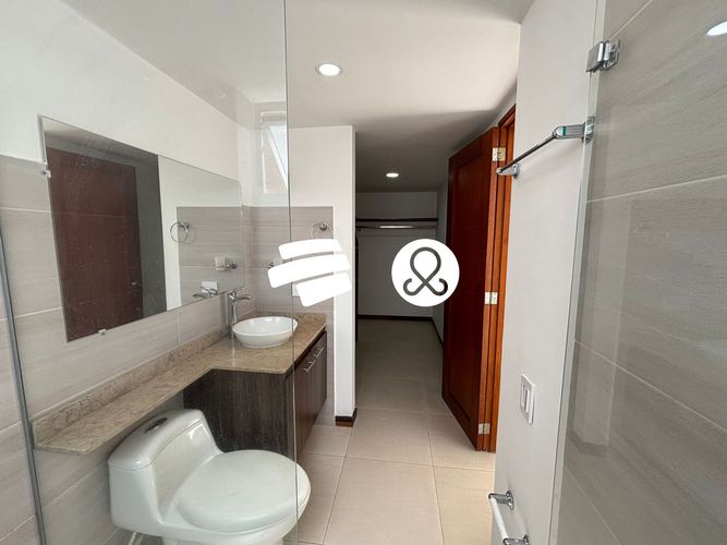 Apartamento de 3 alcobas en venta en Laureles, Medellín, 143 m² · foto 14 de 19
