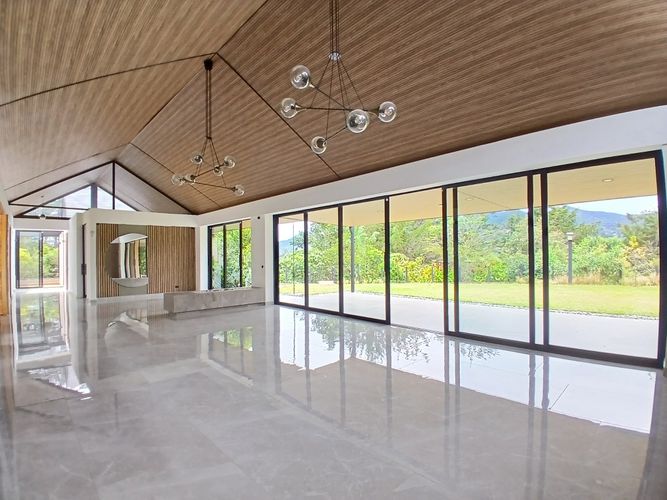 Casa de 5 alcobas en venta en El Tambo, La Ceja, 580 m² · foto 3 de 24