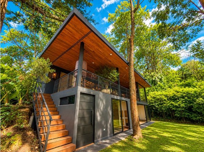 Casa de 4 alcobas en venta en El Capiro, Rionegro, 200 m² · foto 2 de 16