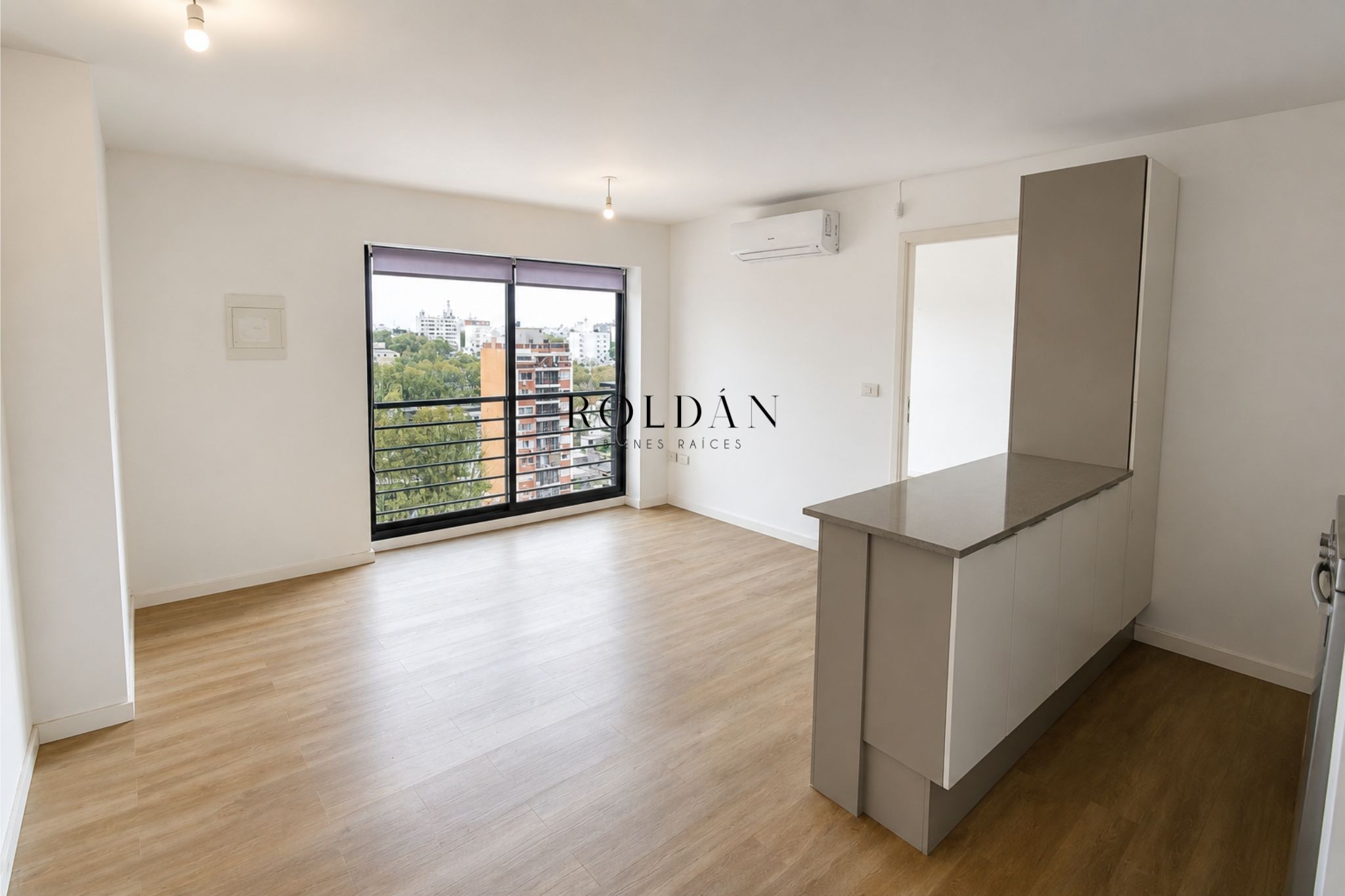 Apartamento Alquiler Parque Rodo 1 Dormitorio Piso Alto Sobre Bulevar Artigas Porteria Piscina Gimnasio Lavadero