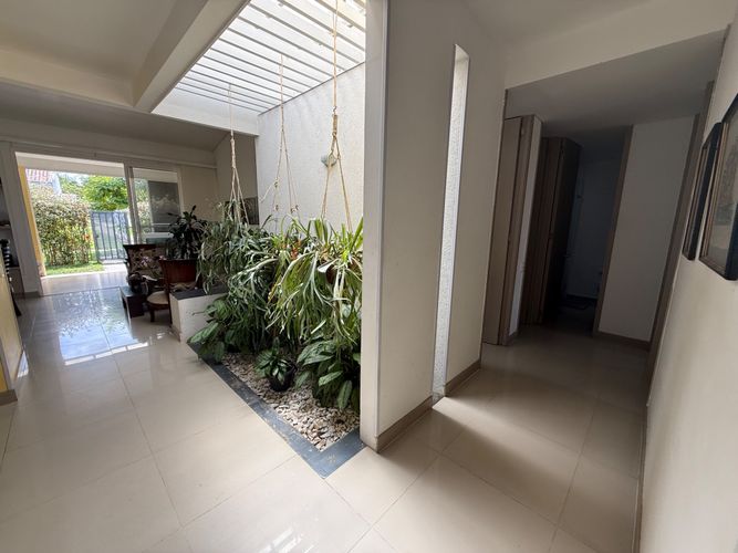 Casa de 3 alcobas en venta en El Castillo, Jamundí, 156 m² · foto 2 de 5