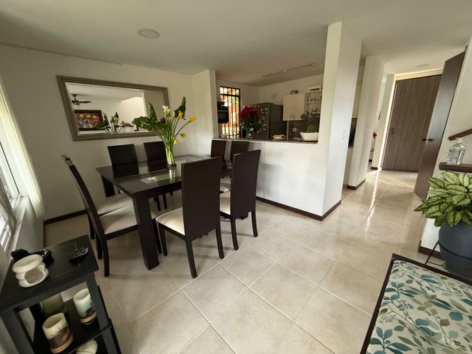 Casa de 3 alcobas en venta en El Castillo, Jamundí, 201 m² · foto 6 de 24