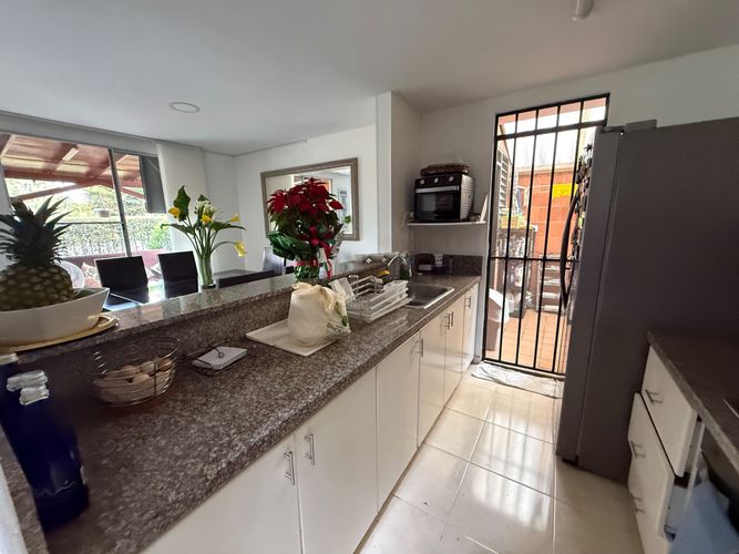 Casa de 3 alcobas en venta en El Castillo, Jamundí, 201 m² · foto 2 de 24