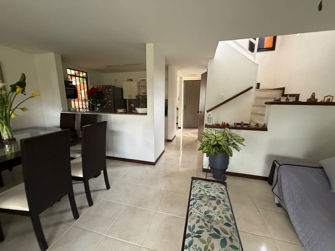 Casa de 3 alcobas en venta en El Castillo, Jamundí, 201 m² · foto 11 de 24
