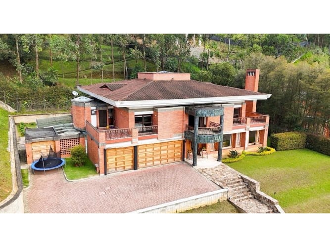 Casa de 4 alcobas en venta en El Tesoro, Medellín, 800 m² · foto 2 de 24