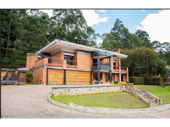 Casa de 4 alcobas en venta en El Tesoro, Medellín, 800 m² · foto 4 de 24