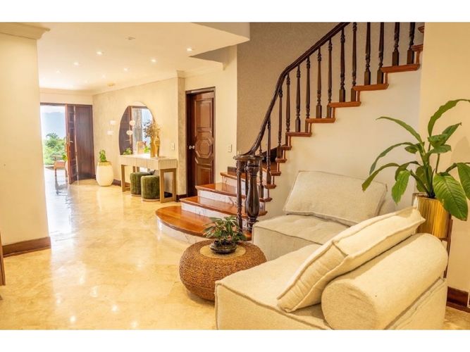 Casa de 4 alcobas en venta en El Tesoro, Medellín, 800 m² · foto 6 de 24