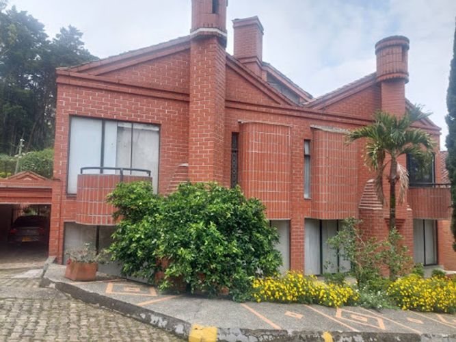 Casa de 3 alcobas en venta en Cola Del Zorro, Medellín, 255 m² · foto 2 de 20