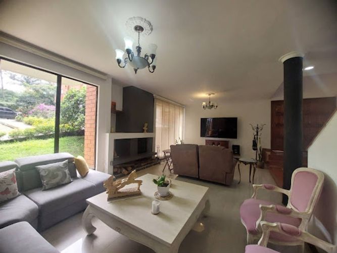 Casa de 3 alcobas en venta en Cola Del Zorro, Medellín, 255 m² · foto 3 de 20