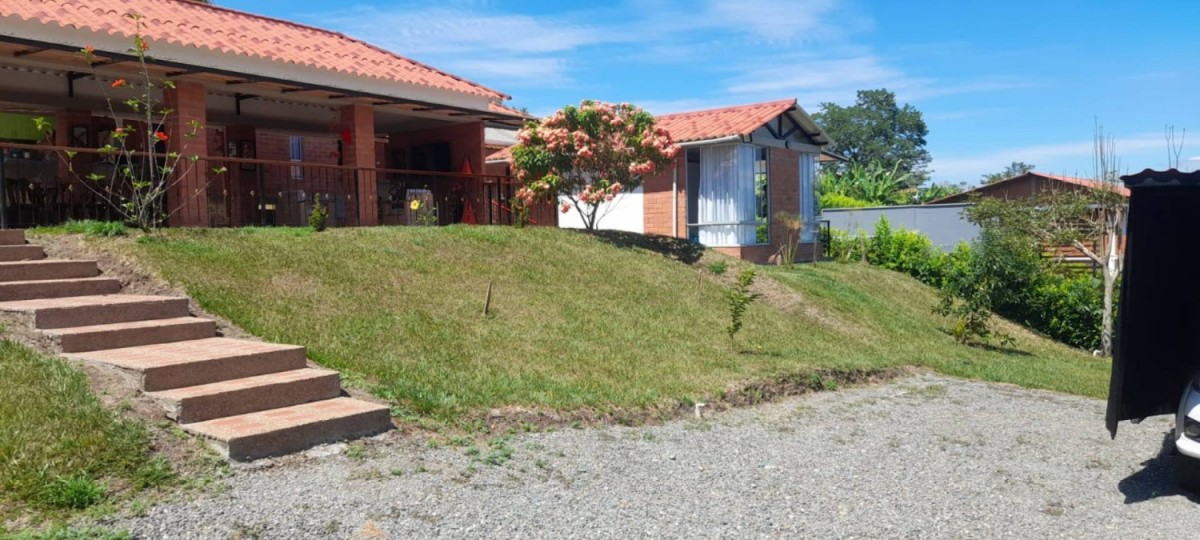 Casa en venta en Kilometro 41, Manizales · foto 2 de 24