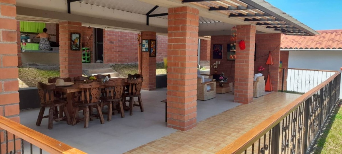 Casa en venta en Kilometro 41, Manizales · foto 3 de 24