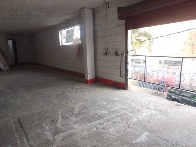Bodega en venta en Laureles, Medellín, 130 m² · foto 3 de 14