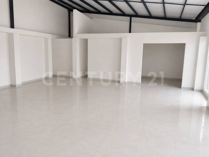 Local en arriendo en Cristales, Cali, 300 m² · foto 2 de 5