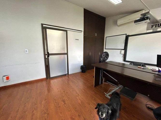 Casa de 7 alcobas en venta en El Poblado, Medellín, 420 m² · foto 3 de 14