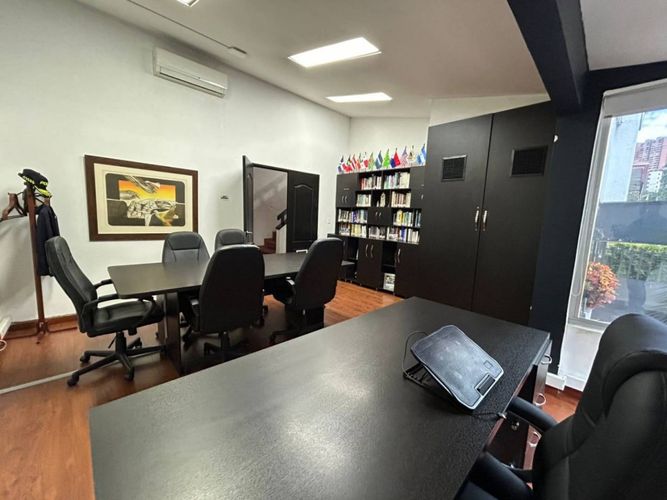 Casa de 7 alcobas en venta en El Poblado, Medellín, 420 m² · foto 4 de 14