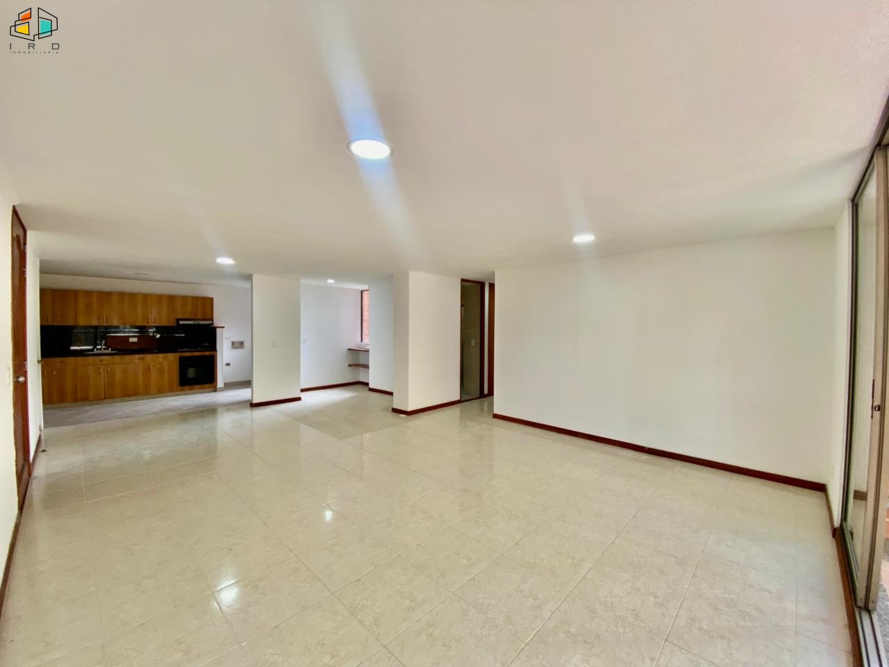 Apartamento en arriendo en Los Balsos, Medellín · foto 8 de 24