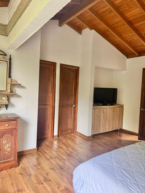 Casa de 3 alcobas en venta en Loma Del Chocho, Envigado, 190 m² · foto 6 de 24