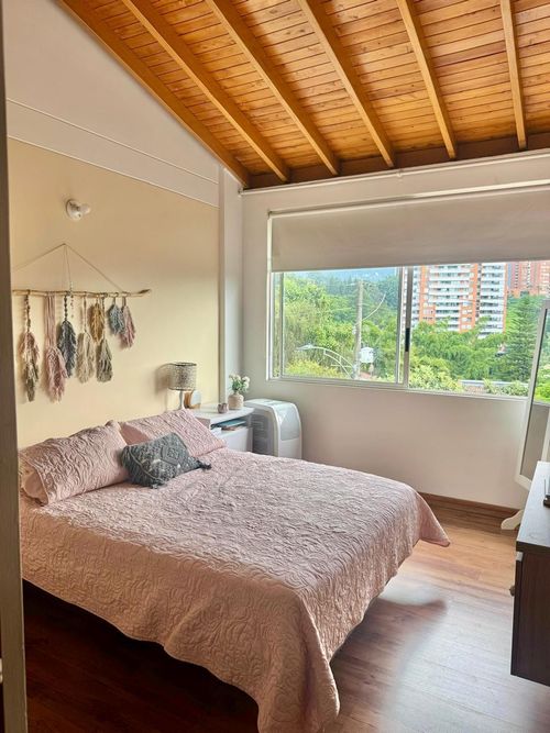 Casa de 3 alcobas en venta en Loma Del Chocho, Envigado, 190 m² · foto 21 de 24