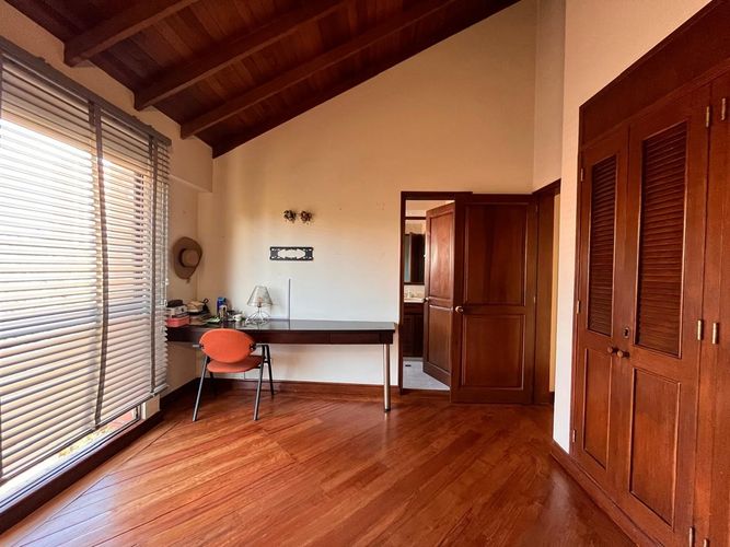 Casa de 3 alcobas en arriendo en El Poblado, Medellín, 257 m² · foto 9 de 19