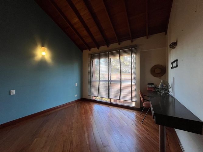 Casa de 3 alcobas en arriendo en El Poblado, Medellín, 257 m² · foto 7 de 19