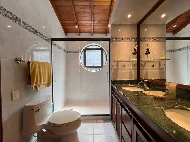 Casa de 3 alcobas en arriendo en El Poblado, Medellín, 257 m² · foto 17 de 19