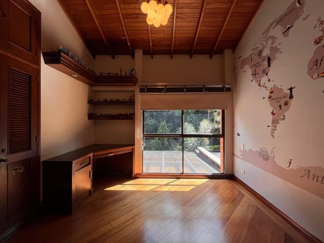 Casa de 3 alcobas en arriendo en El Poblado, Medellín, 257 m² · foto 10 de 19