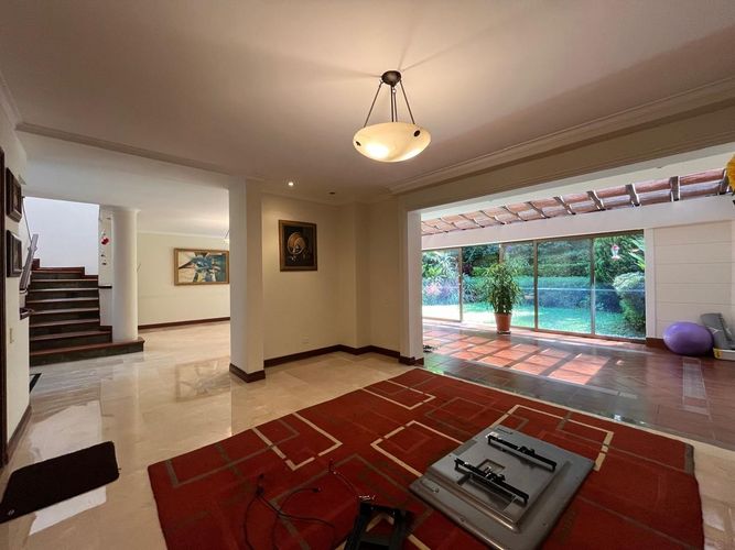 Casa de 3 alcobas en arriendo en El Poblado, Medellín, 257 m² · foto 8 de 19