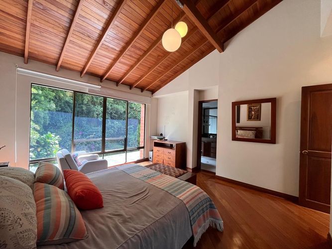 Casa de 3 alcobas en arriendo en El Poblado, Medellín, 257 m² · foto 14 de 19