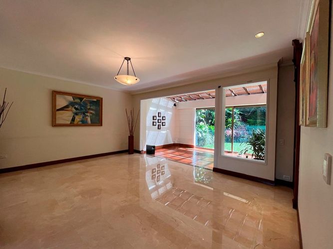 Casa de 3 alcobas en arriendo en El Poblado, Medellín, 257 m² · foto 15 de 19