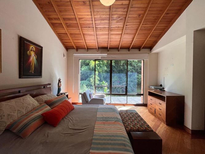 Casa de 3 alcobas en arriendo en El Poblado, Medellín, 257 m² · foto 12 de 19