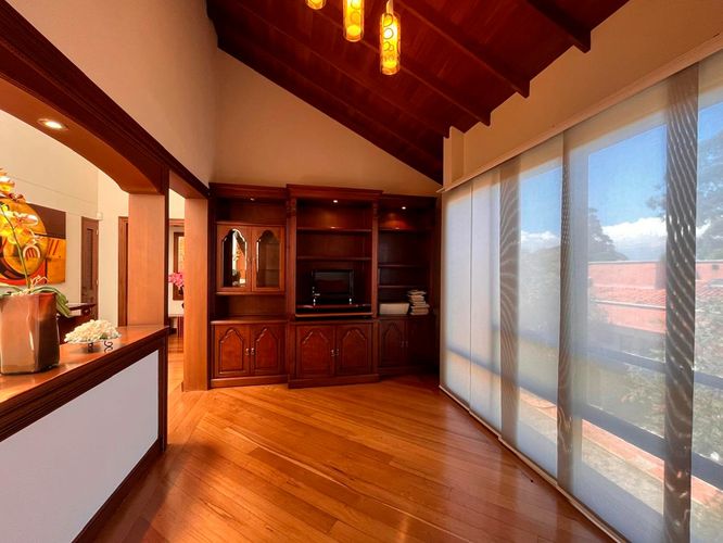 Casa de 3 alcobas en arriendo en El Poblado, Medellín, 257 m² · foto 16 de 19