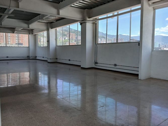 Bodega en arriendo en La Candelaria, Medellín, 170 m² · foto 4 de 12