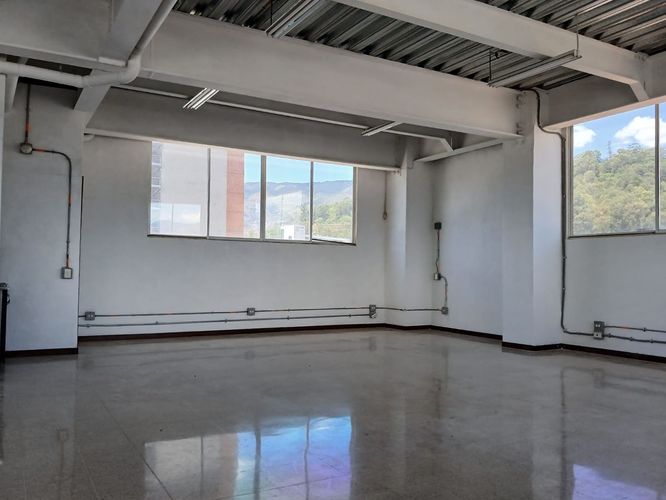 Bodega en arriendo en La Candelaria, Medellín, 170 m² · foto 5 de 12