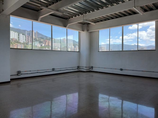 Bodega en arriendo en La Candelaria, Medellín, 170 m² · foto 11 de 12