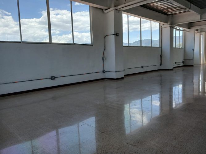 Bodega en arriendo en La Candelaria, Medellín, 170 m² · foto 3 de 12
