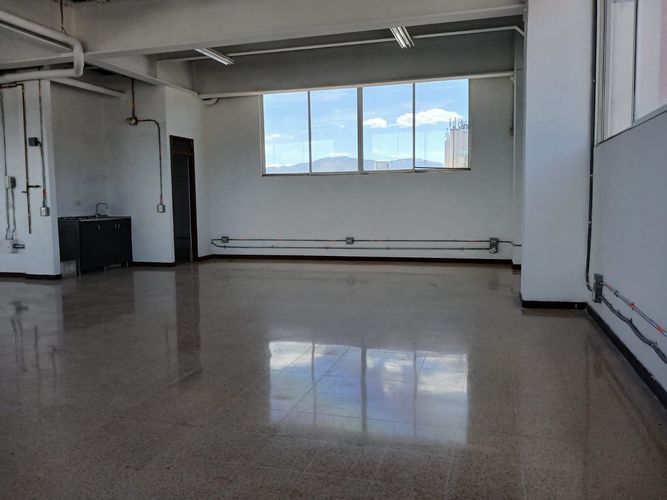 Bodega en arriendo en La Candelaria, Medellín, 170 m² · foto 7 de 12