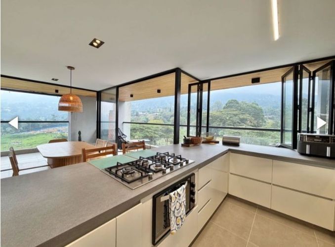 Apartamento de 3 alcobas en venta en Loma De Las Brujas, Envigado, 188 m² · foto 3 de 24