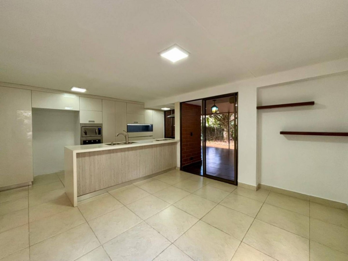 Casa en arriendo en El Poblado, Medellín · foto 9 de 24